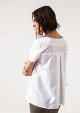 Load image into Gallery viewer, Pleat Back Blouse in White - thangtv01737 (4517954519099)