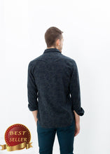 Load image into Gallery viewer, Western Arkansas Button-Up in Dark Hash Floral - thangtv01737 (4517888098363)