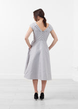 Load image into Gallery viewer, Robe Dress - thangtv01737 (4518025166907)