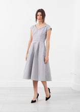 Load image into Gallery viewer, Robe Dress - thangtv01737 (4518025166907)