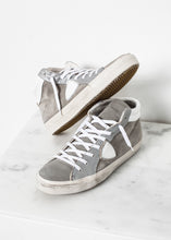 Load image into Gallery viewer, High Top Sneaker - thangtv01737 (4517998329915)
