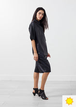 Load image into Gallery viewer, Feather Weight Tunic - thangtv01737 (4518038536251)
