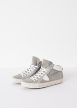 Load image into Gallery viewer, High Top Sneaker - thangtv01737 (4517998329915)
